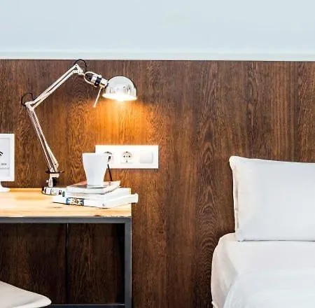 Traveller House 7 Bedroom Apartment Barcelona Buitenkant foto