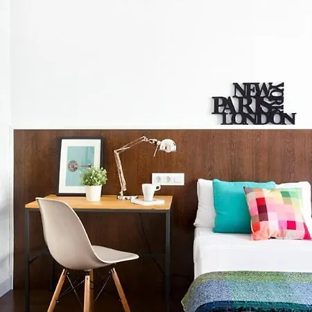 Traveller House 7 Bedroom Apartment Barcelona Buitenkant foto