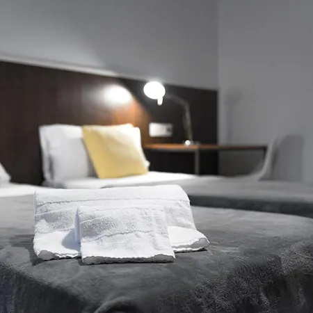 Traveller House 7 Bedroom Apartment Barcelona Buitenkant foto